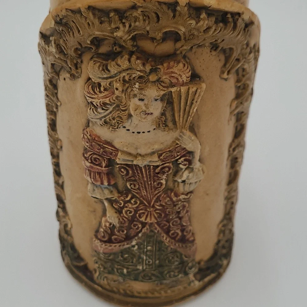 Vintage‎ Embossed Candle